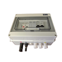 Caja combinadora fotovoltaica impermeable de 2 cadenas con disyuntor de 32A 500V y protector de sobretensión